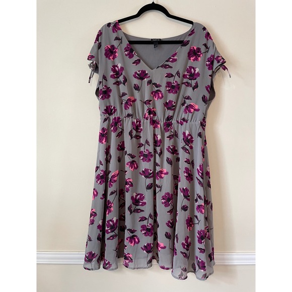 torrid Dresses & Skirts - Torrid Grey Purple Floral Cold Shoulder Tie Sleeve Georgette Dress Size 1, 1X